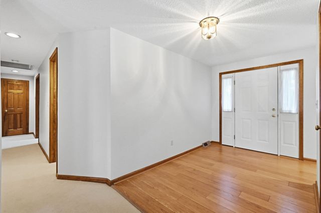 31 Deborah Lane, Westfield, MA 01085