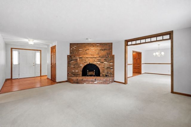 31 Deborah Lane, Westfield, MA 01085