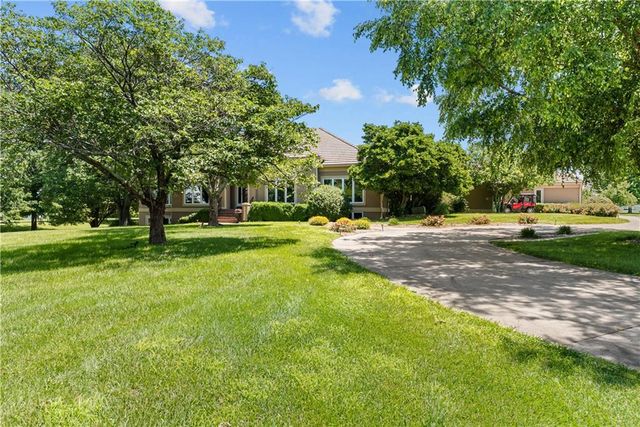 13801 S Pebblebrook Lane, Greenwood, MO 64034