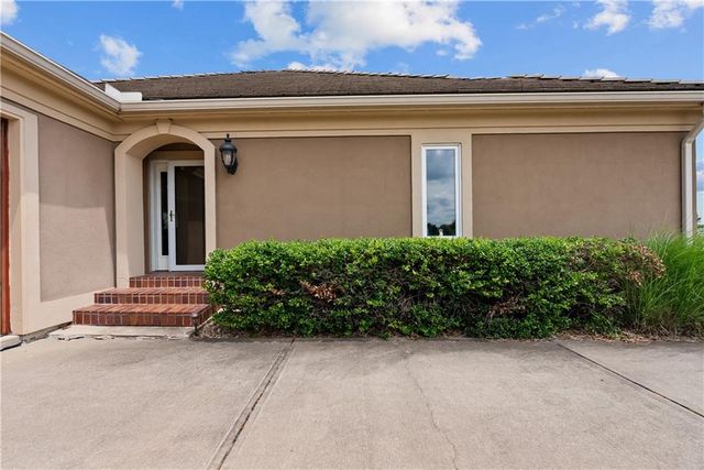 13801 S Pebblebrook Lane, Greenwood, MO 64034