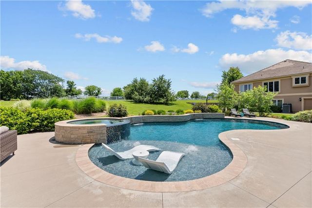 13801 S Pebblebrook Lane, Greenwood, MO 64034