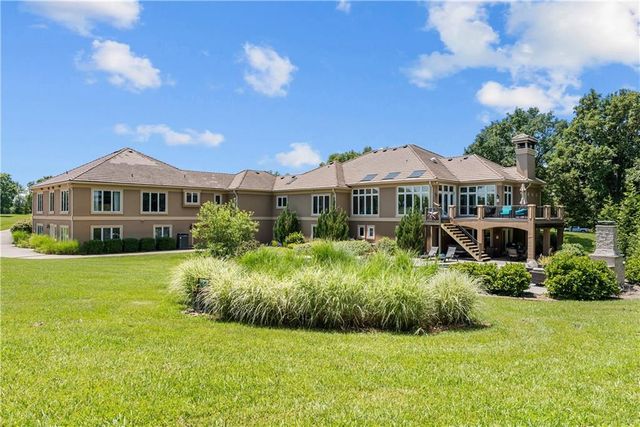 13801 S Pebblebrook Lane, Greenwood, MO 64034