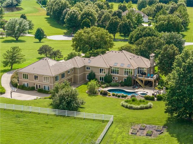 13801 S Pebblebrook Lane, Greenwood, MO 64034