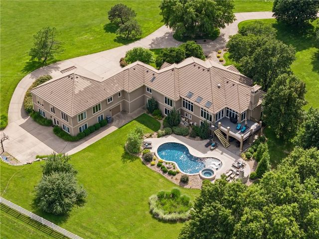 13801 S Pebblebrook Lane, Greenwood, MO 64034