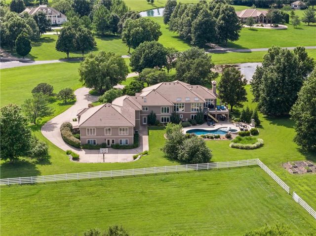 13801 S Pebblebrook Lane, Greenwood, MO 64034