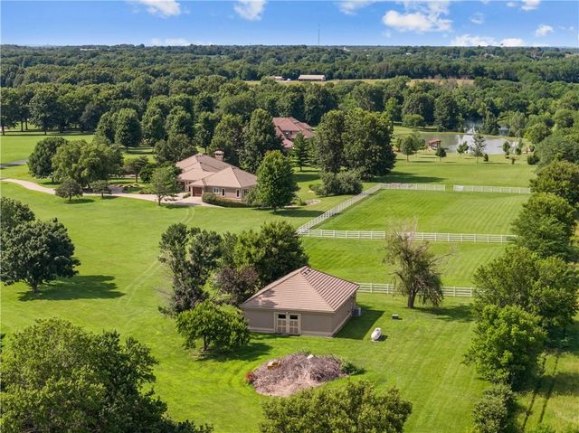 13801 S Pebblebrook Lane, Greenwood, MO 64034