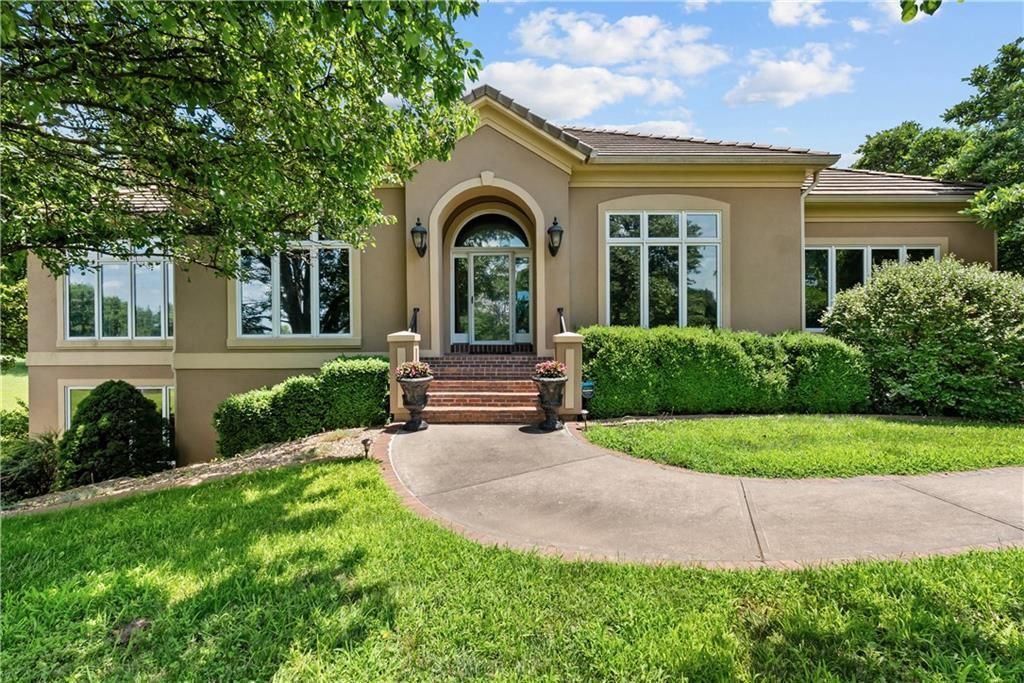 13801 S Pebblebrook Lane, Greenwood, MO 64034