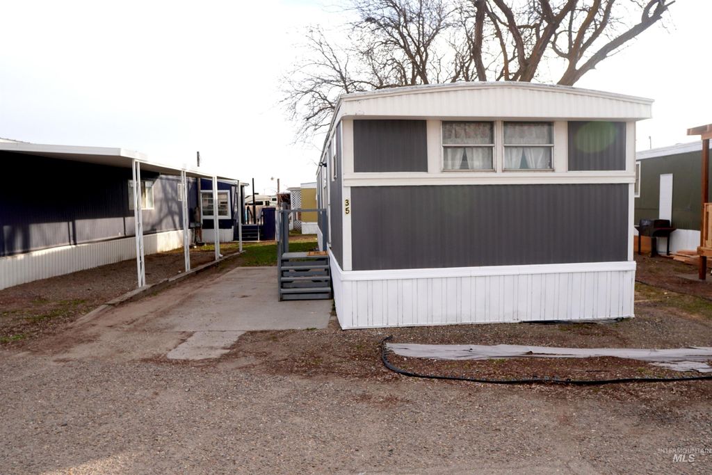 489 SE 2nd Ave 35, Ontario, OR 97914