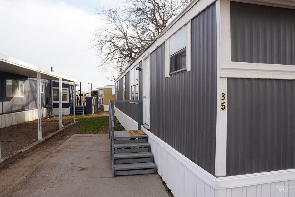 489 SE 2nd Ave 35, Ontario, OR 97914 photo 2