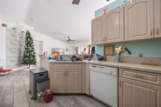 2022 NW 9th TER, Cape Coral, FL 33993