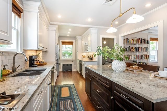 9 Amherst Ct, Maplewood Twp., NJ 07040