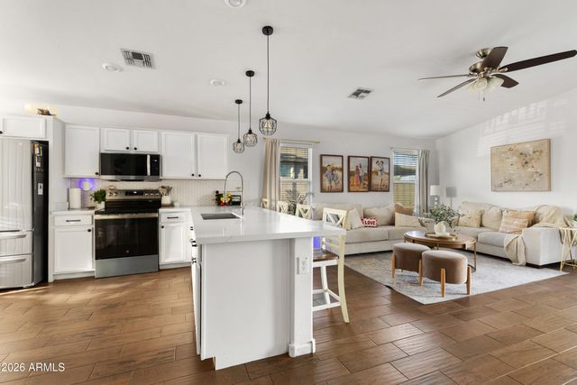 30591 N GUNDERSON Drive, San Tan Valley, AZ 85143