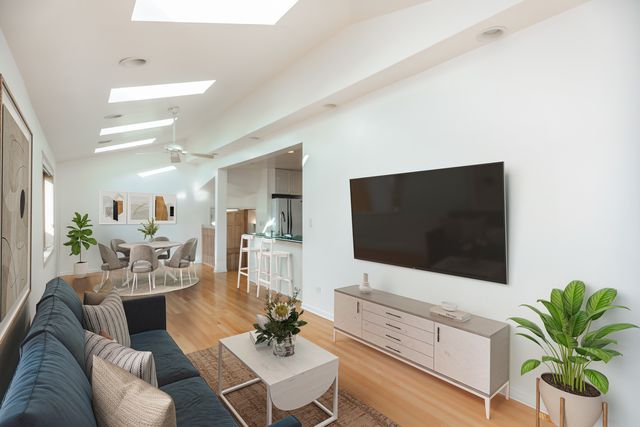 4621 N Anthon Avenue, Chicago, IL 60656