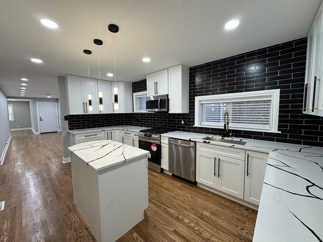 6236 N Francisco Avenue 1, Chicago, IL 60659