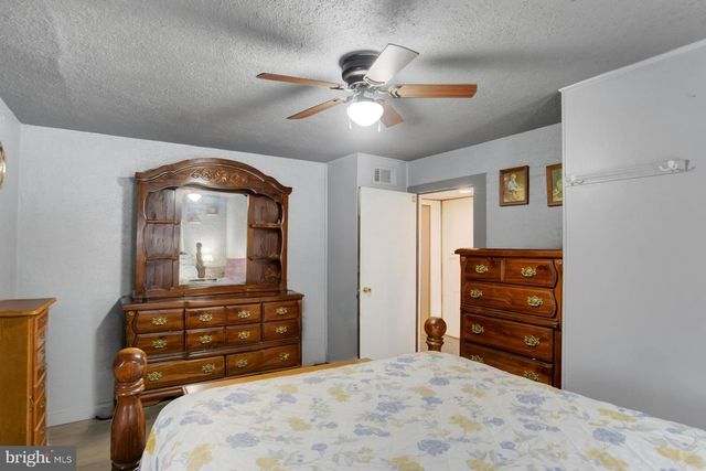 745 OLD TRAIL RD, Etters, PA 17319