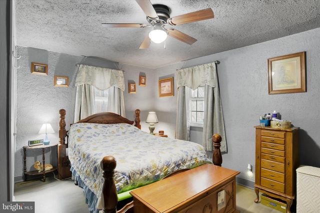 745 OLD TRAIL RD, Etters, PA 17319