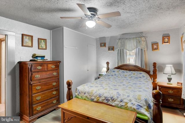 745 OLD TRAIL RD, Etters, PA 17319