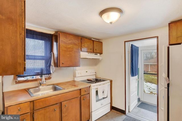 745 OLD TRAIL RD, Etters, PA 17319