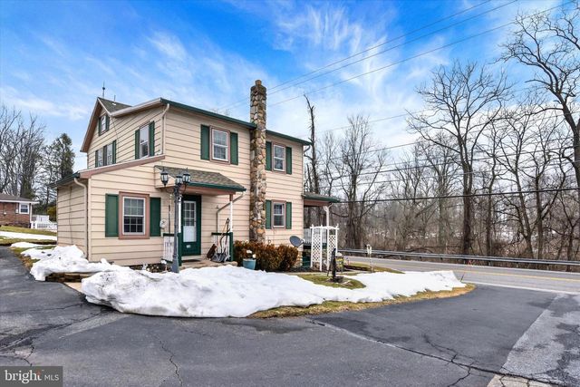 745 OLD TRAIL RD, Etters, PA 17319