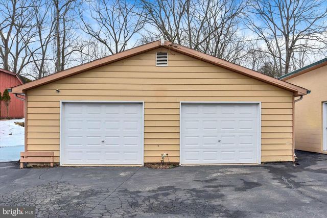 745 OLD TRAIL RD, Etters, PA 17319