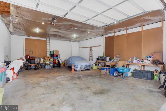 745 OLD TRAIL RD, Etters, PA 17319