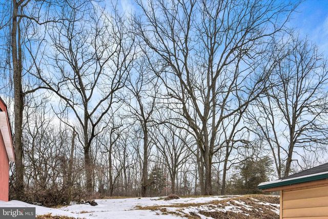 745 OLD TRAIL RD, Etters, PA 17319