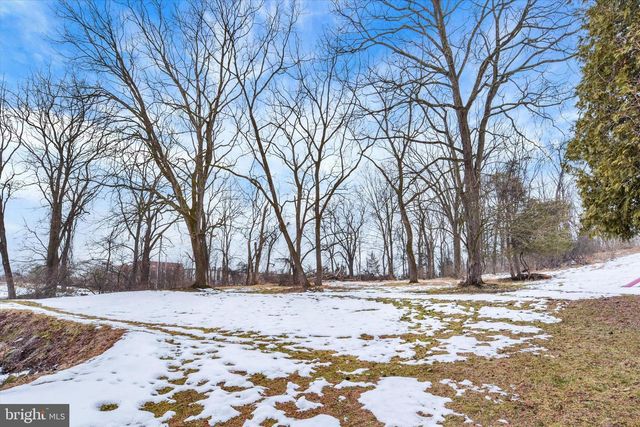 745 OLD TRAIL RD, Etters, PA 17319