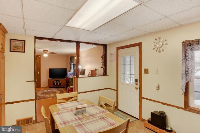 745 OLD TRAIL RD, Etters, PA 17319