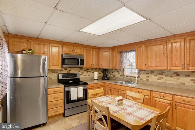 745 OLD TRAIL RD, Etters, PA 17319