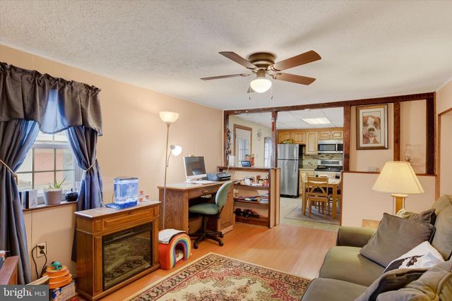 745 OLD TRAIL RD, Etters, PA 17319