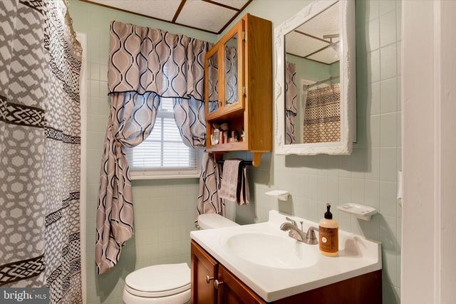 745 OLD TRAIL RD, Etters, PA 17319