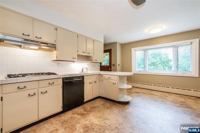 68 Bentley Road, Cedar Grove, NJ 07009