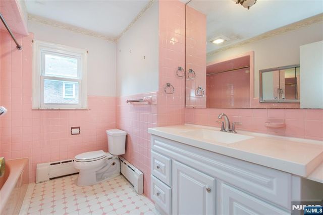 68 Bentley Road, Cedar Grove, NJ 07009