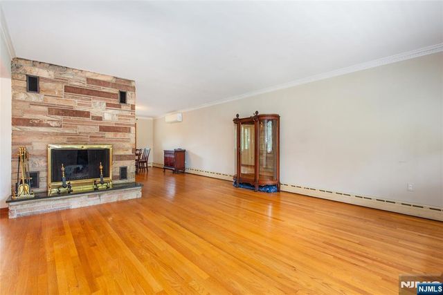 68 Bentley Road, Cedar Grove, NJ 07009