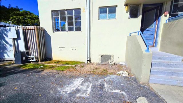 660 84th St 39, Miami Beach, FL 33141