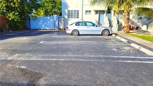 660 84th St 39, Miami Beach, FL 33141