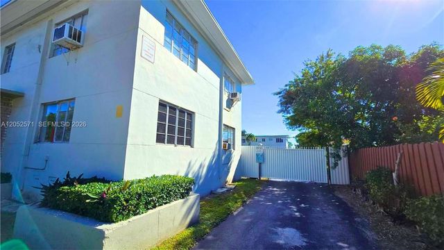 660 84th St 39, Miami Beach, FL 33141