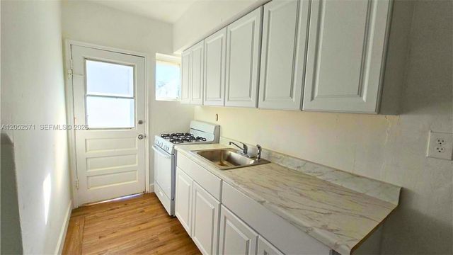 660 84th St 39, Miami Beach, FL 33141