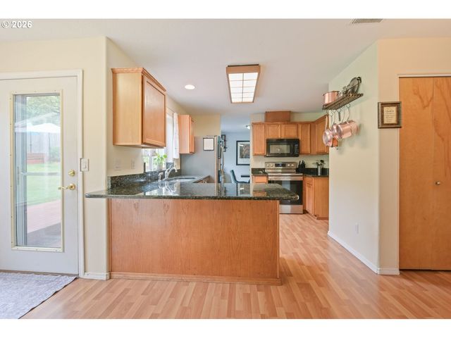 7502 Sw APPLEGATE Dr, Beaverton, OR 97007