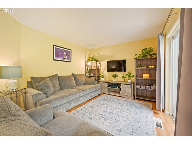 7502 Sw APPLEGATE Dr, Beaverton, OR 97007