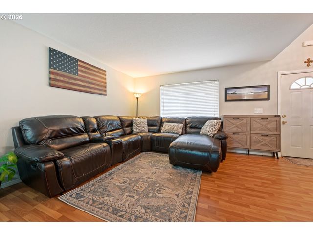 7502 Sw APPLEGATE Dr, Beaverton, OR 97007