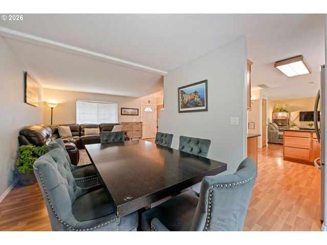 7502 Sw APPLEGATE Dr, Beaverton, OR 97007