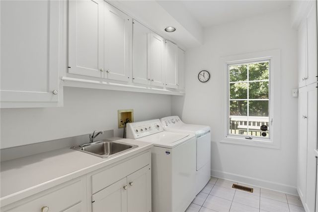 8054 Barony Woods, Victor, NY 14534