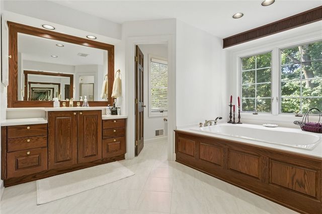 8054 Barony Woods, Victor, NY 14534