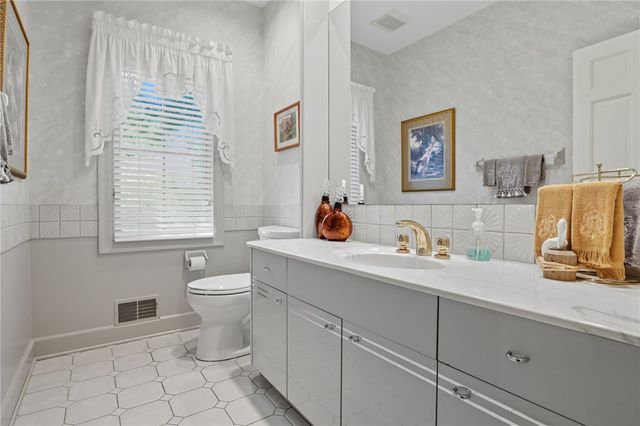 8054 Barony Woods, Victor, NY 14534