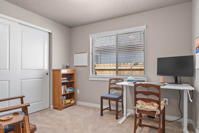 3230 NW 9th Street, Redmond, OR 97756