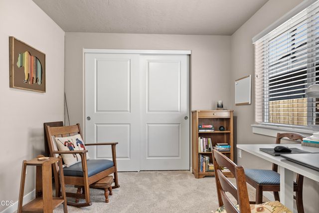 3230 NW 9th Street, Redmond, OR 97756
