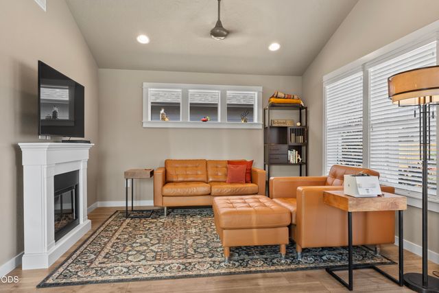 3230 NW 9th Street, Redmond, OR 97756