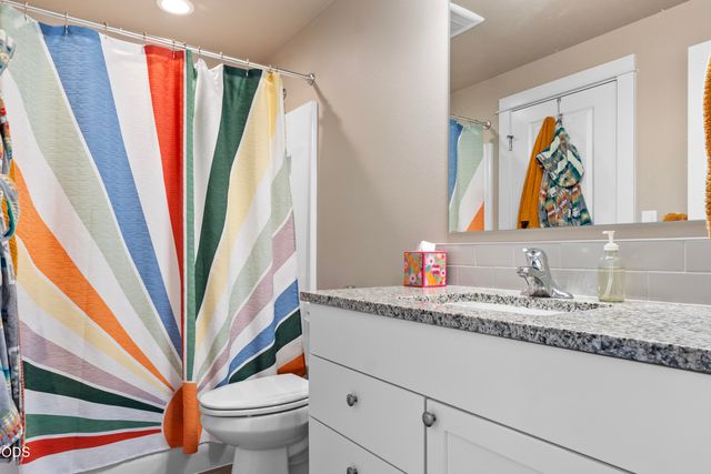 3230 NW 9th Street, Redmond, OR 97756