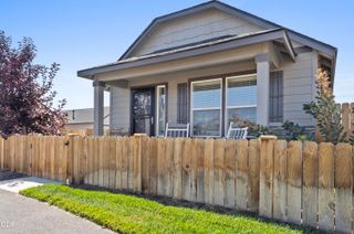 3230 NW 9th Street, Redmond, OR 97756